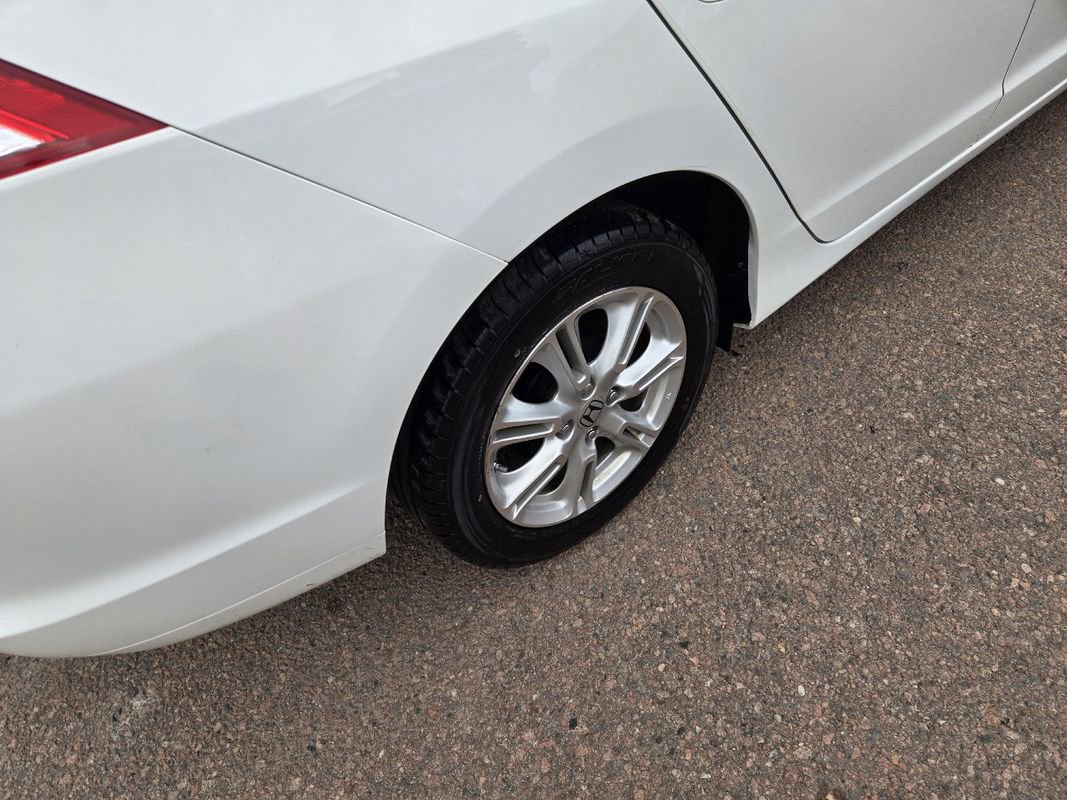 Used 2011 Honda Insight EX image 10