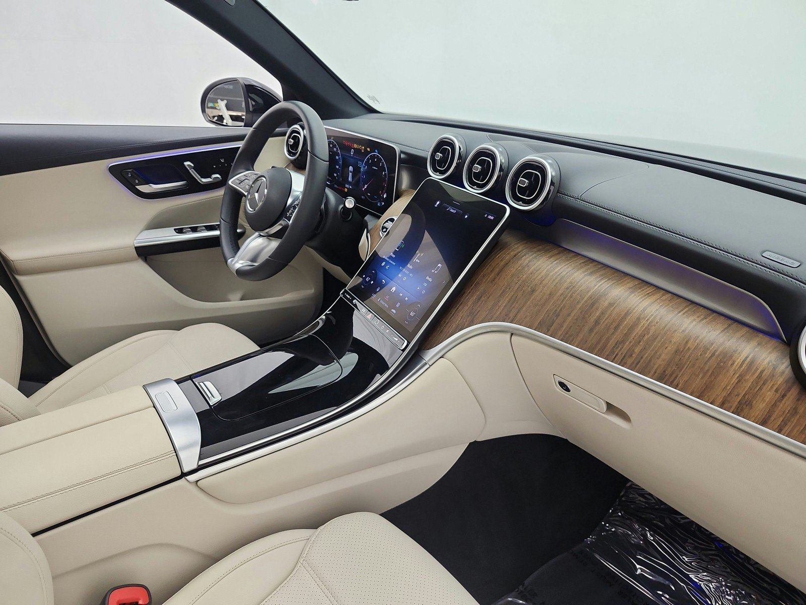 Used 2024 Mercedes-Benz GLC 300 4MATIC image 22