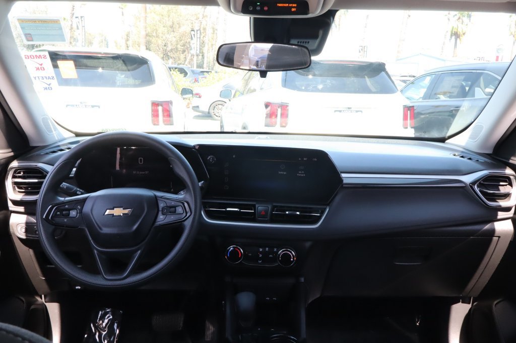 Used 2025 Chevrolet TrailBlazer LS w/ LS Convenience Package FWD image 26