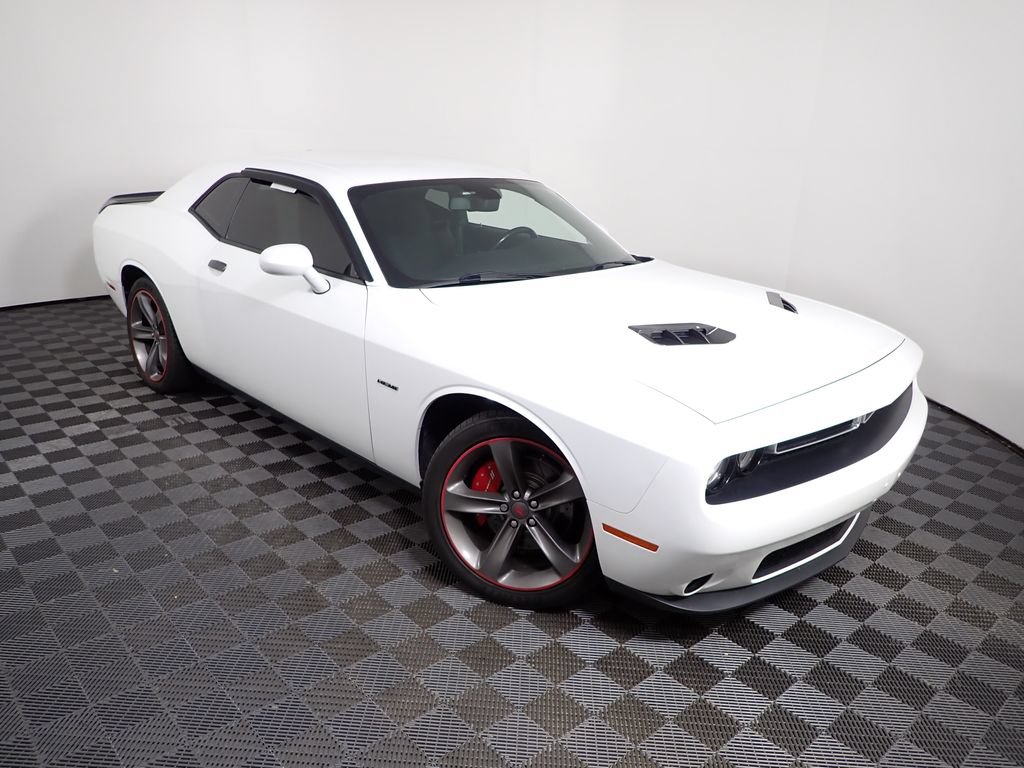 Used 2017 Dodge Challenger R/T w/ Cold Weather Group RWD image 7