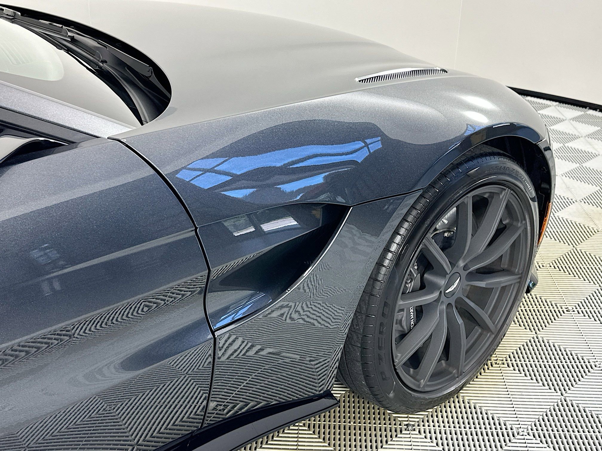 Used 2021 Aston Martin V8 Vantage Roadster RWD image 9