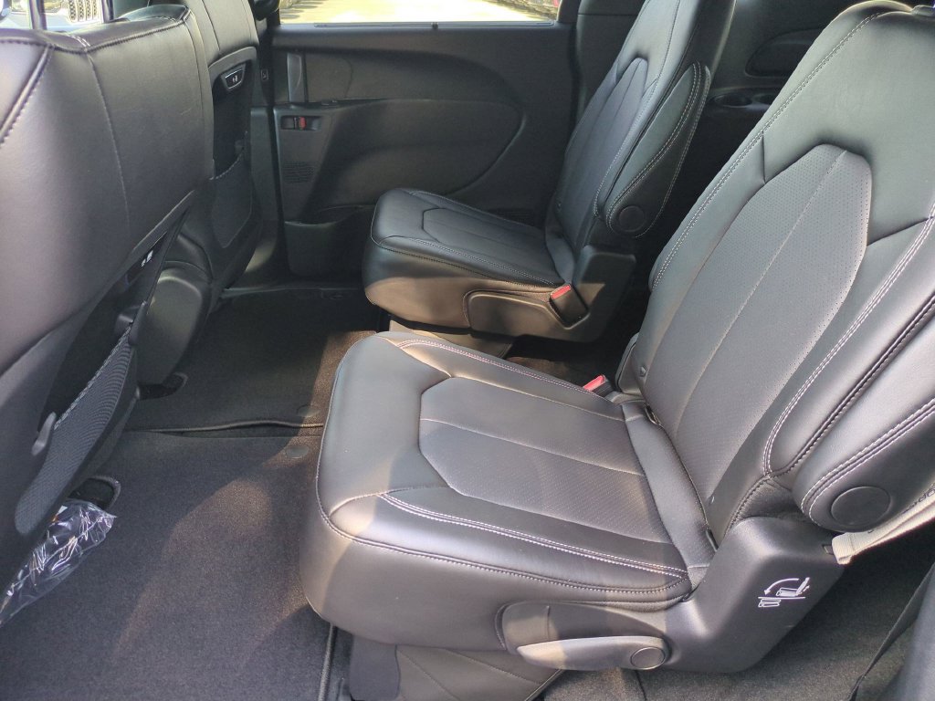 New 2027 Chrysler Pacifica Select FWD image 27