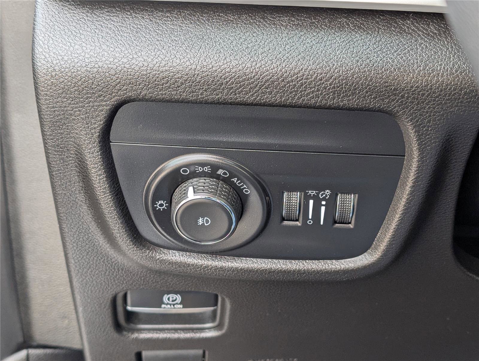 Used 2023 Jeep Grand Cherokee Limited w/ Black Appearance Package image 21