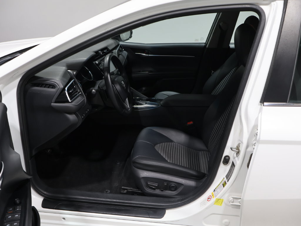Used 2018 Toyota Camry SE FWD image 9
