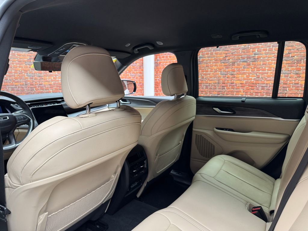 Used 2023 Jeep Grand Cherokee Limited w/ Luxury Tech Group II AWD/4WD image 24