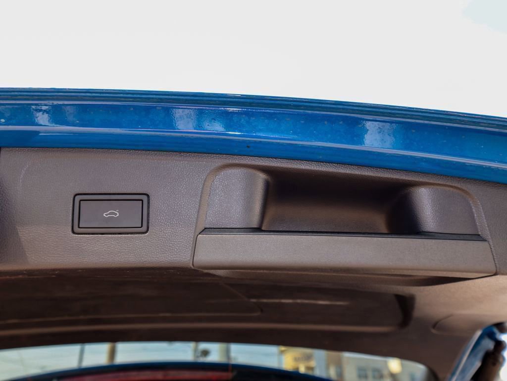 Certified 2025 Volkswagen Atlas SE w/ Black Wheel Package image 11