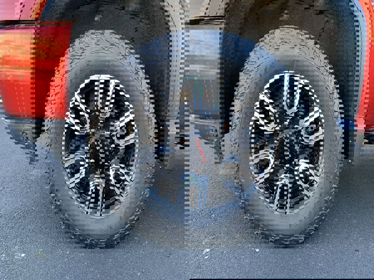 Used 2021 GMC Sierra 2500 AT4 w/ AT4 Premium Plus Package image 11