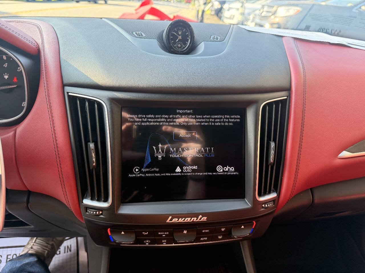 Used 2017 Maserati Levante w/ Luxury Package AWD/4WD image 17