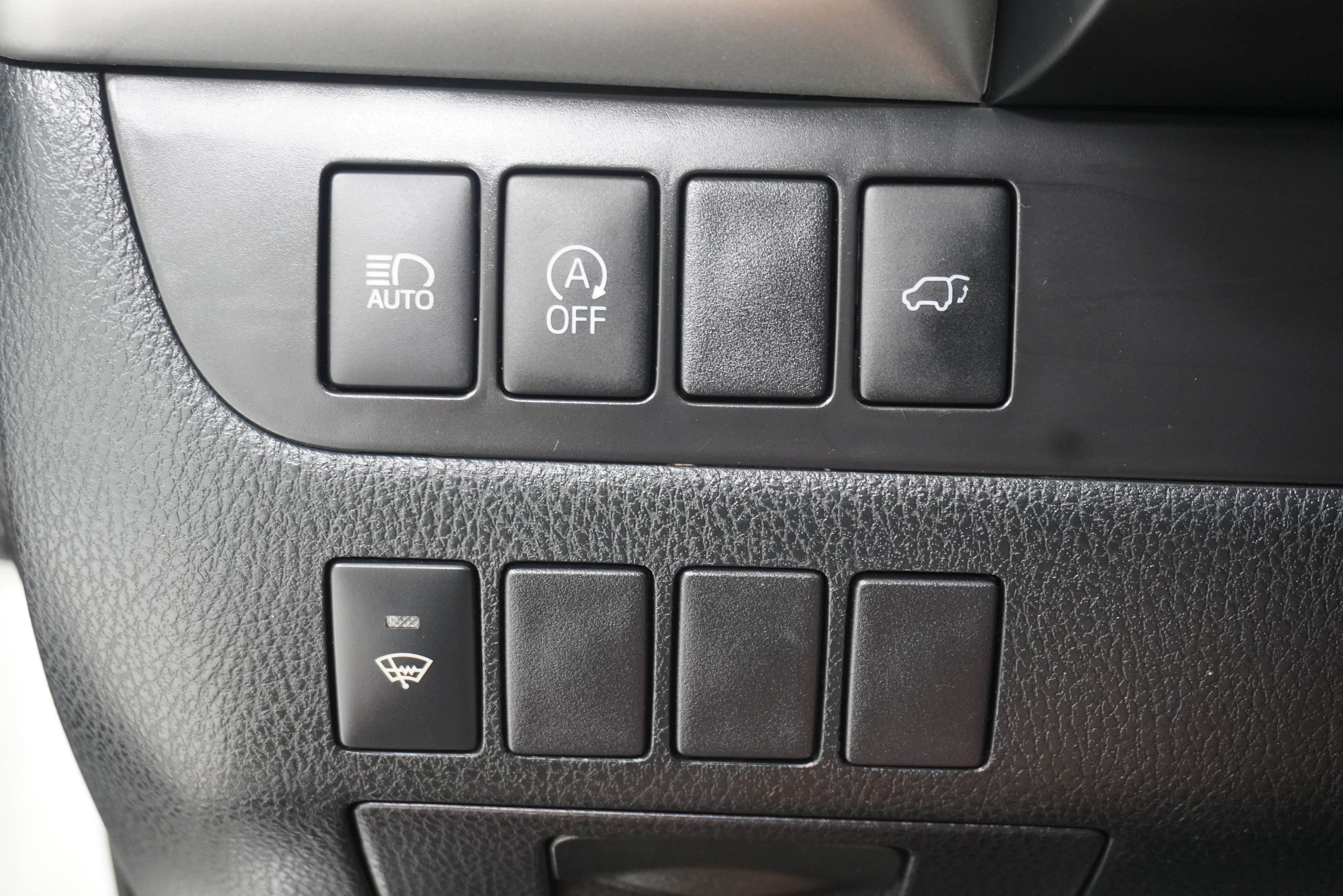 Used 2018 Toyota Highlander Plus FWD image 24