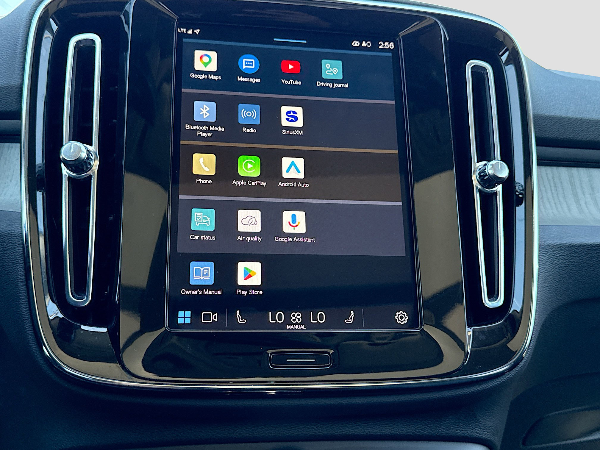 Used 2025 Volvo XC40 B5 Ultra image 30