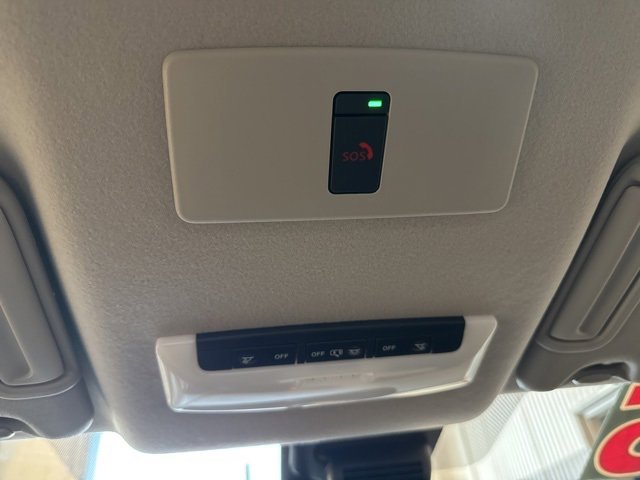 New 2025 Nissan Versa SR w/ Trunk Package image 24