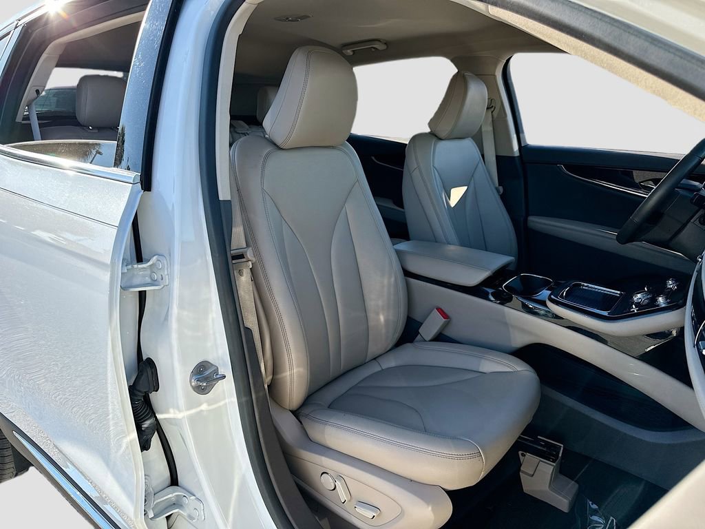 Used 2023 Lincoln Nautilus FWD w/ Premium Package image 27