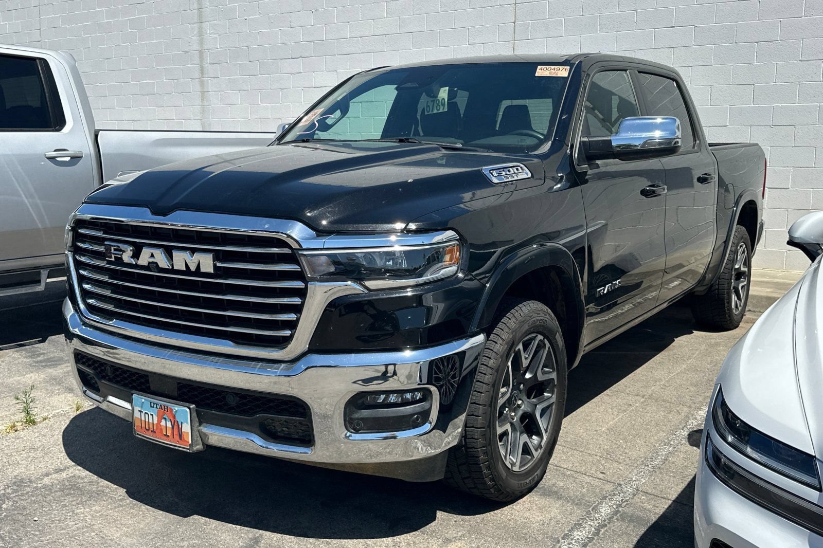 Used 2025 RAM 1500 Laramie AWD/4WD image 2