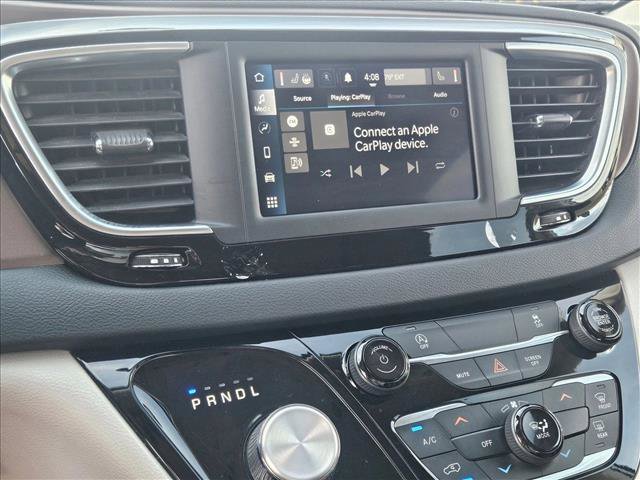 Used 2022 Chrysler Voyager LX image 14