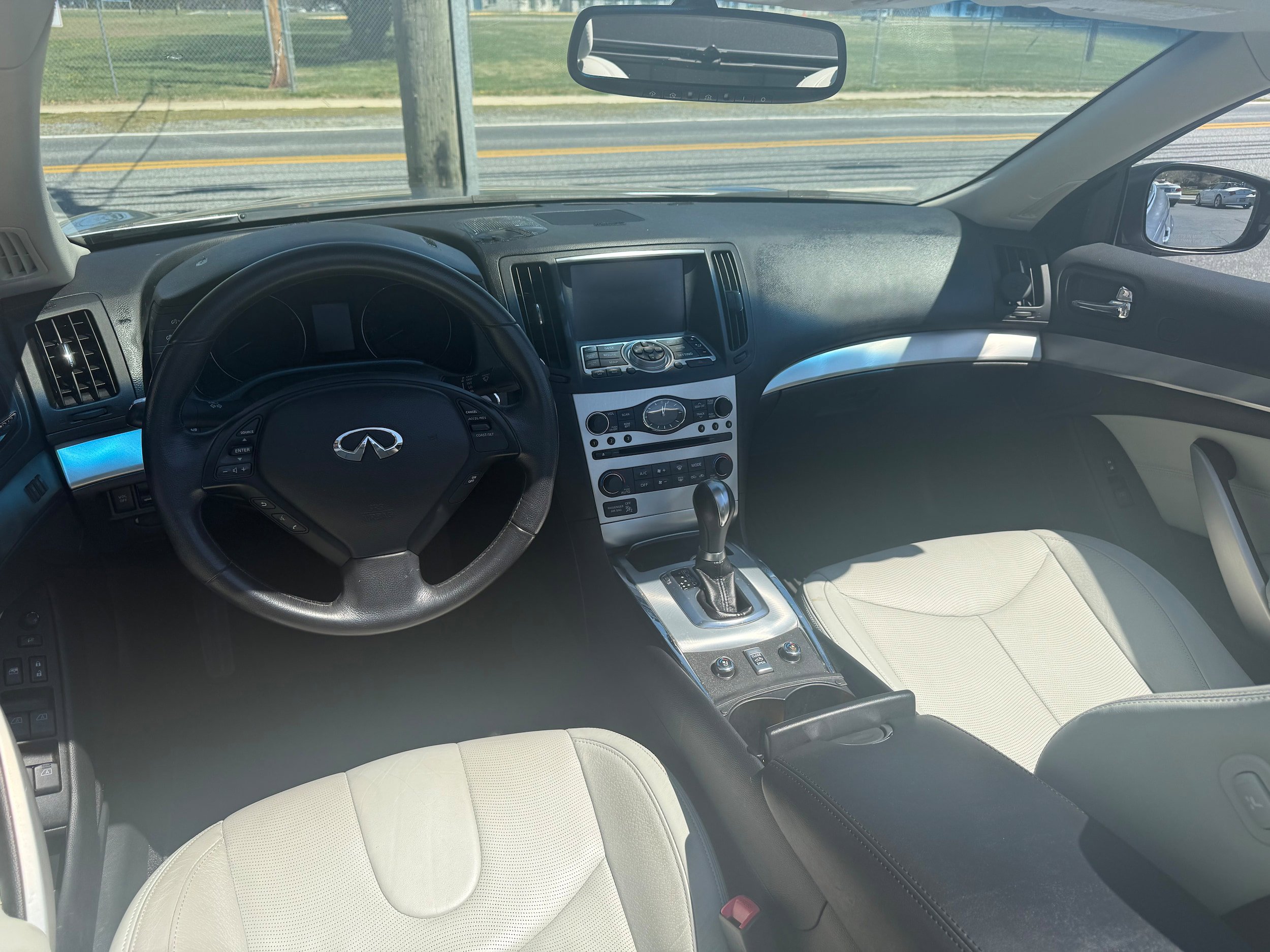 Used 2010 INFINITI G37 Sport w/ Premium Pkg RWD image 6