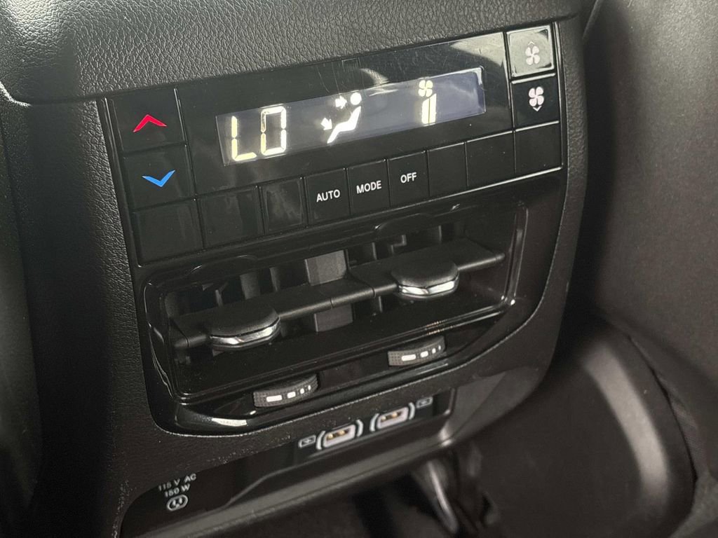Used 2024 Jeep Grand Cherokee L Altitude image 22