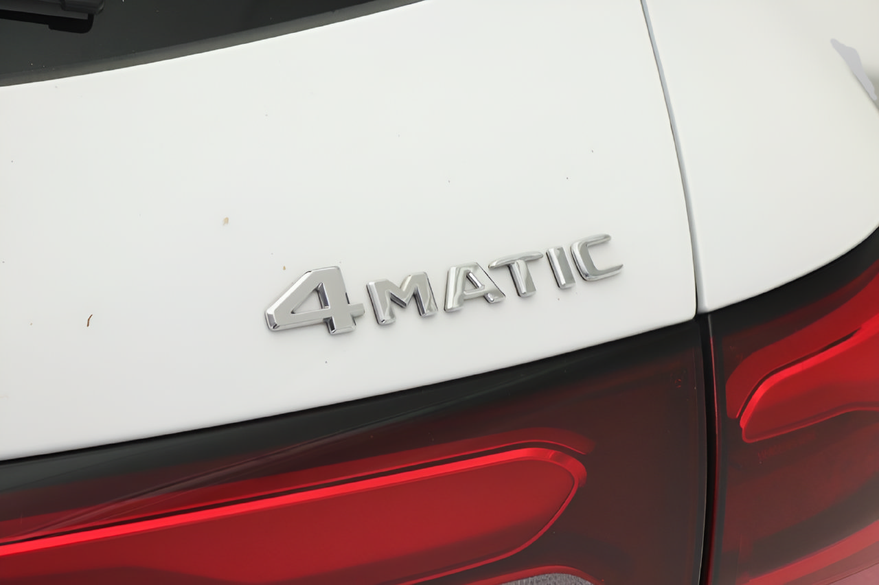 Used 2025 Mercedes-Benz GLC 350e 4MATIC image 20