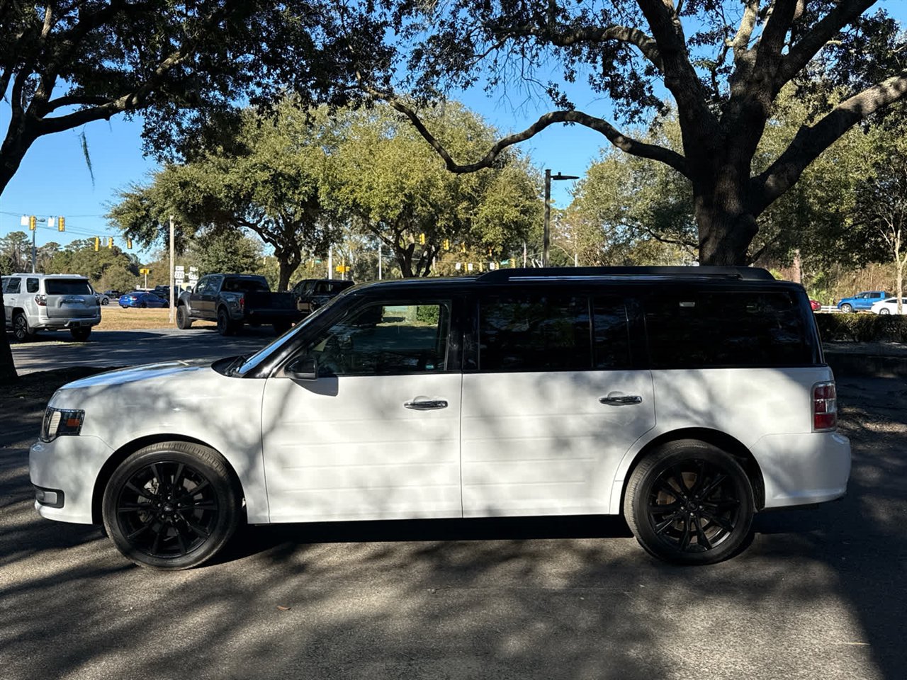 Used 2017 Ford Flex SEL w/ Equipment Group 202A image 2