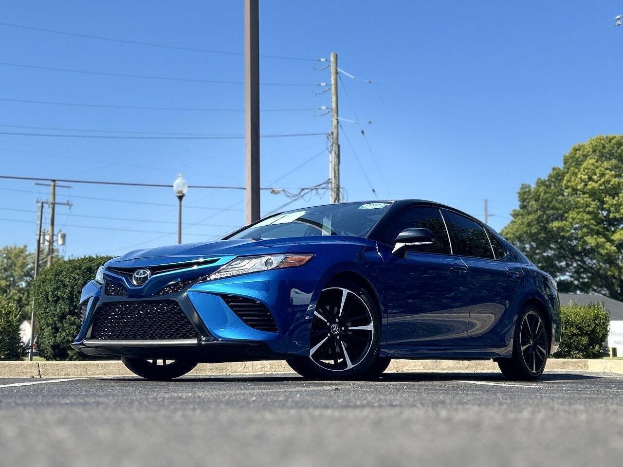Used 2019 Toyota Camry XSE w/ Navigation Package FWD image 2