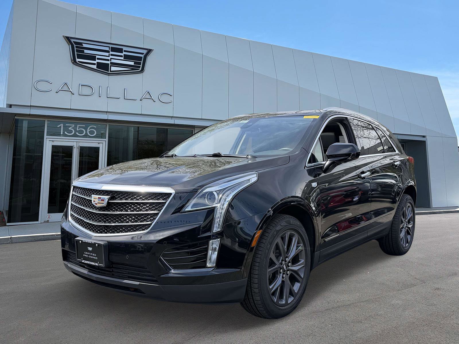 Used 2018 Cadillac XT5 Luxury w/ LPO, Black Ice Package AWD/4WD image 1