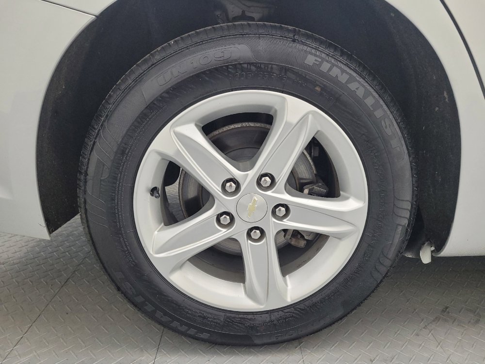 Used 2021 Chevrolet Malibu LS FWD image 31