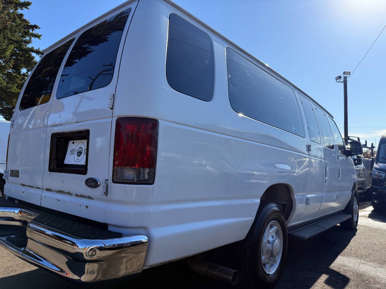 Used 2005 Ford E-350 and Econoline 350 XL RWD image 35
