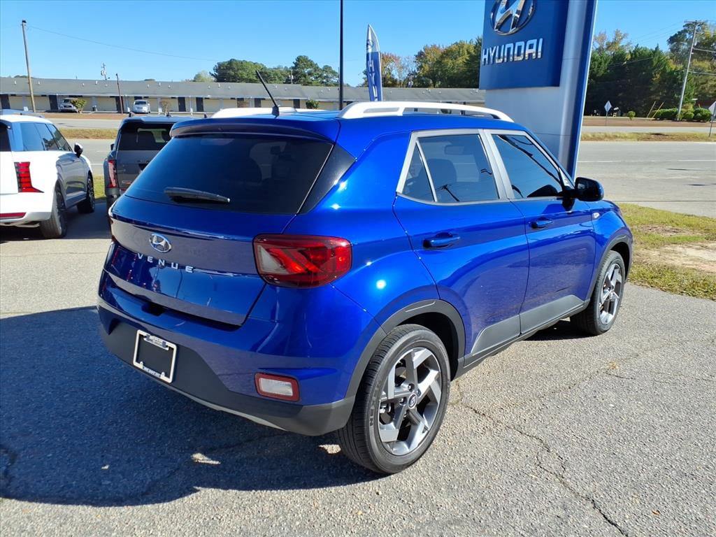 Used 2025 Hyundai Venue Limited image 3