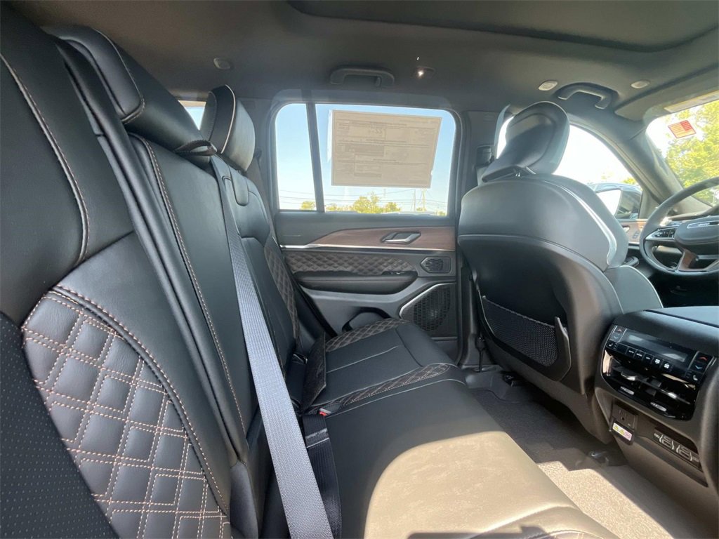 New 2025 Jeep Grand Cherokee Summit image 16
