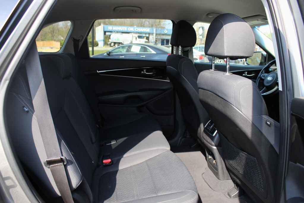 Used 2018 Kia Sorento LX image 28