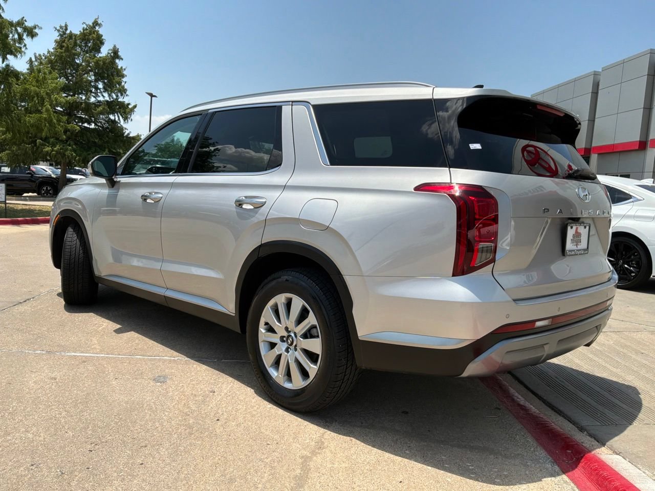 Used 2025 Hyundai Palisade SEL FWD image 8