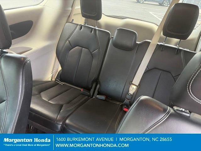 Used 2024 Chrysler Pacifica Touring-L FWD image 25