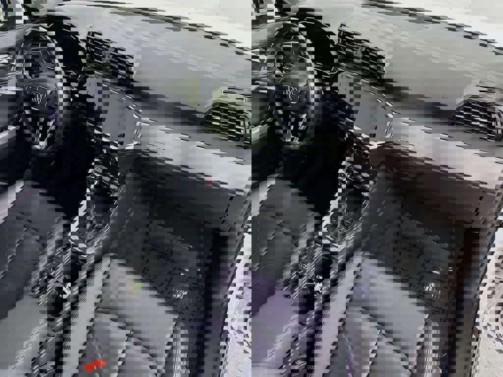 Used 2024 Audi Q3 2.0T Premium image 32