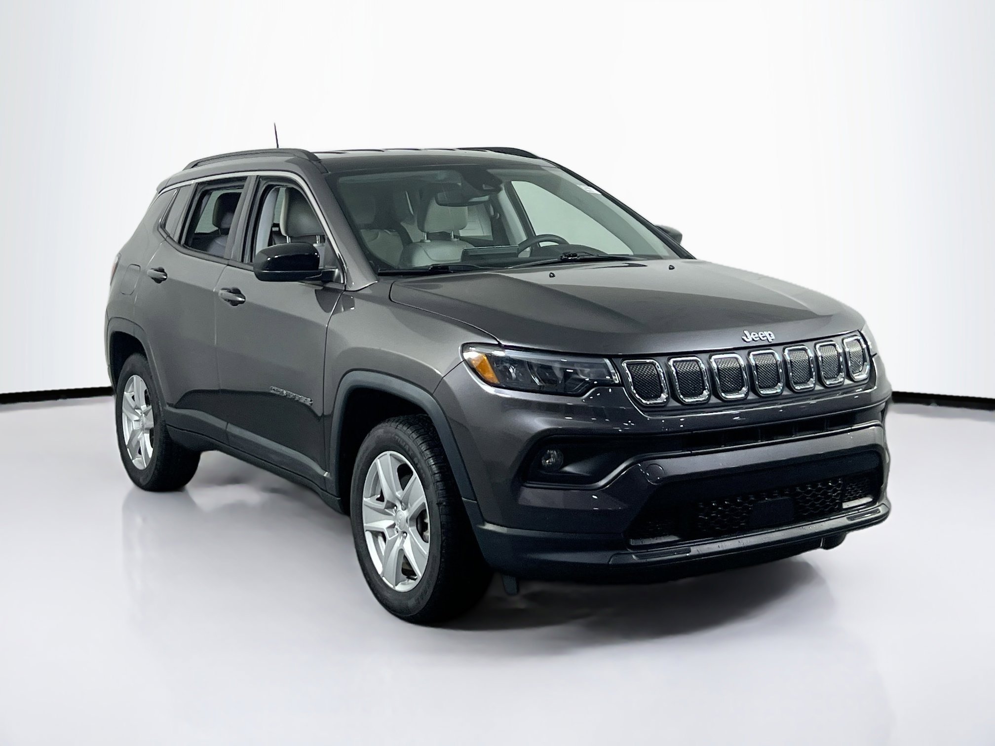 Used 2022 Jeep Compass Latitude image 3