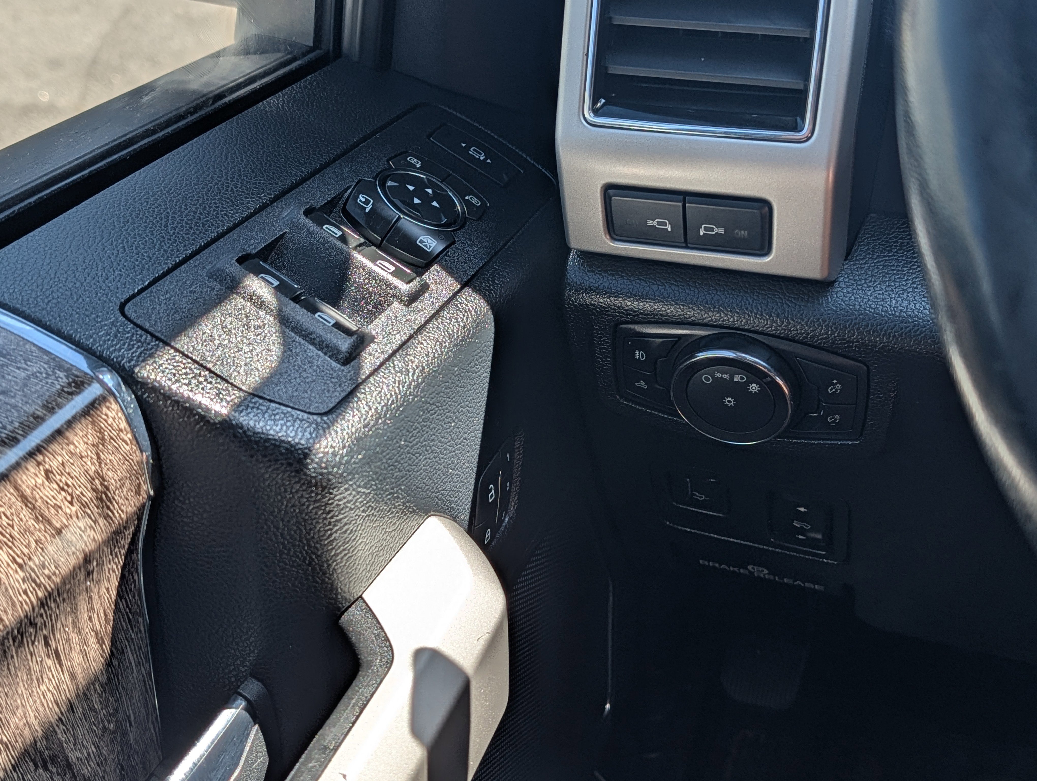 Used 2019 Ford F250 Lariat w/ Lariat Ultimate Package AWD/4WD image 29