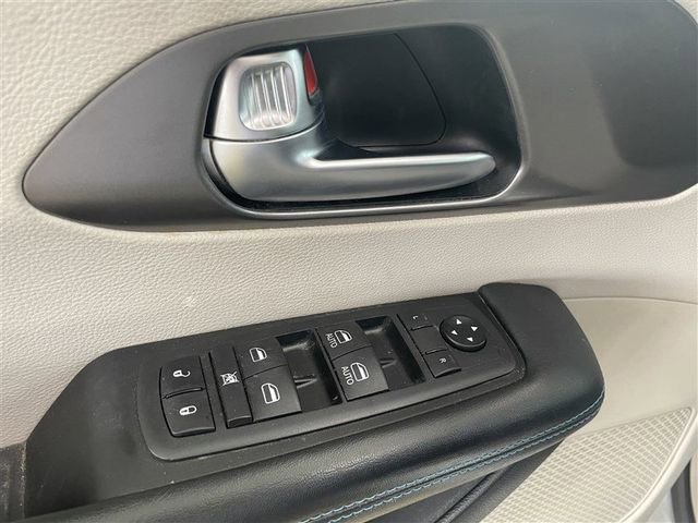 Used 2021 Chrysler Pacifica Touring image 12