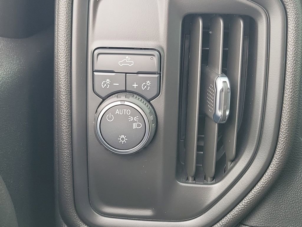 Used 2026 Chevrolet Silverado 1500 Custom image 13