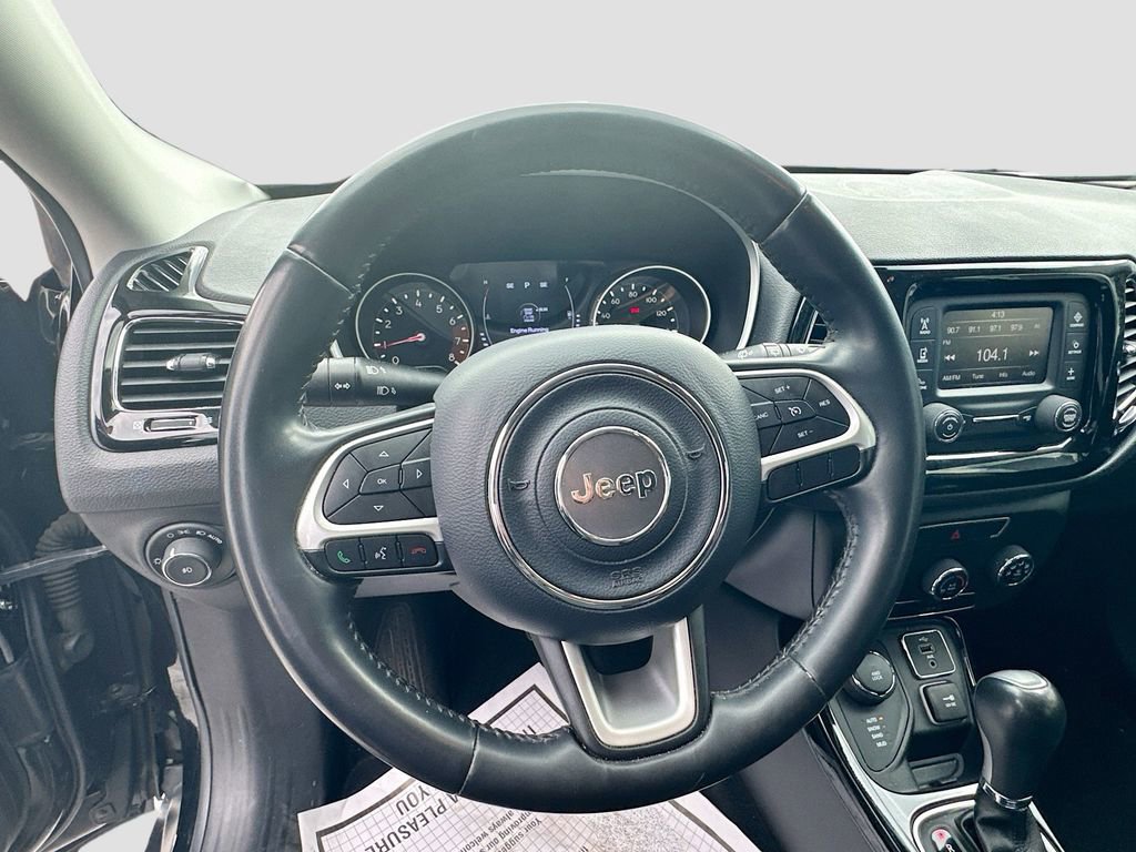 Used 2018 Jeep Compass Latitude AWD/4WD image 11