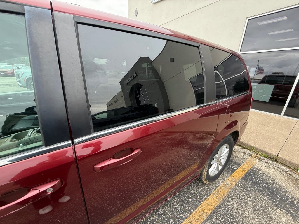 Used 2019 Dodge Grand Caravan SXT FWD image 28