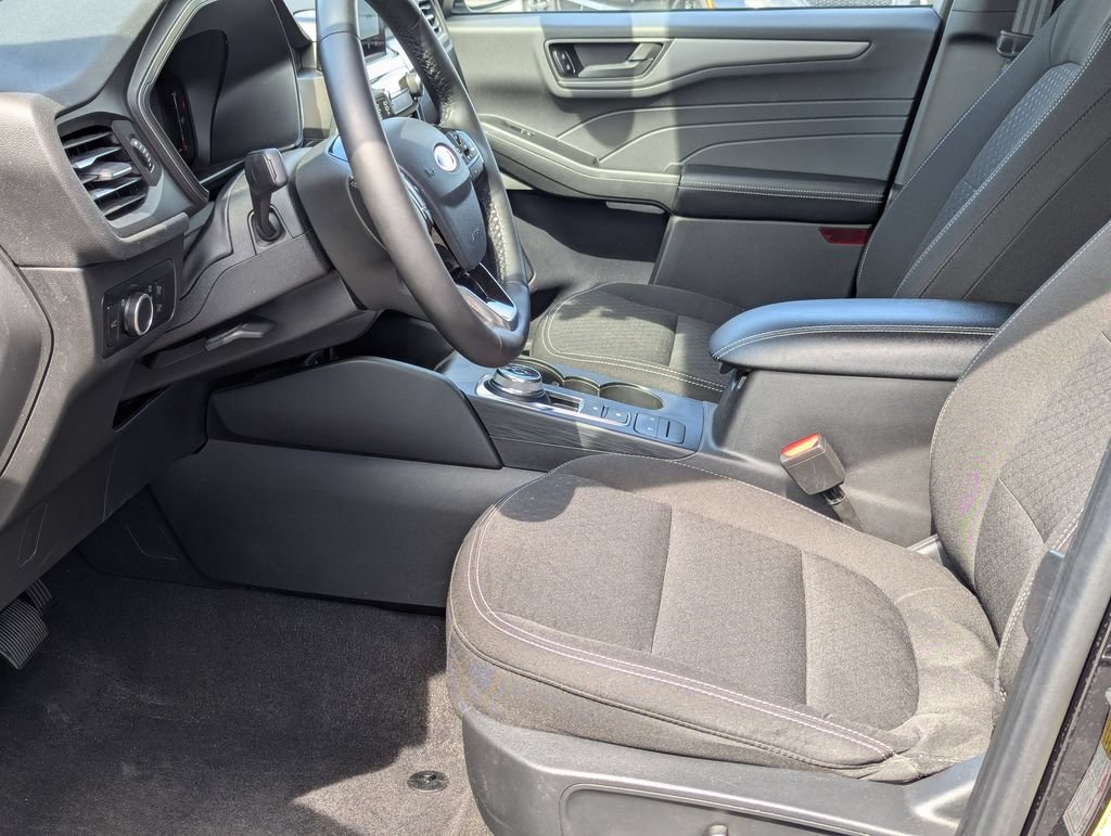 Certified 2024 Ford Escape Active w/ Cold Weather Package FWD image 9