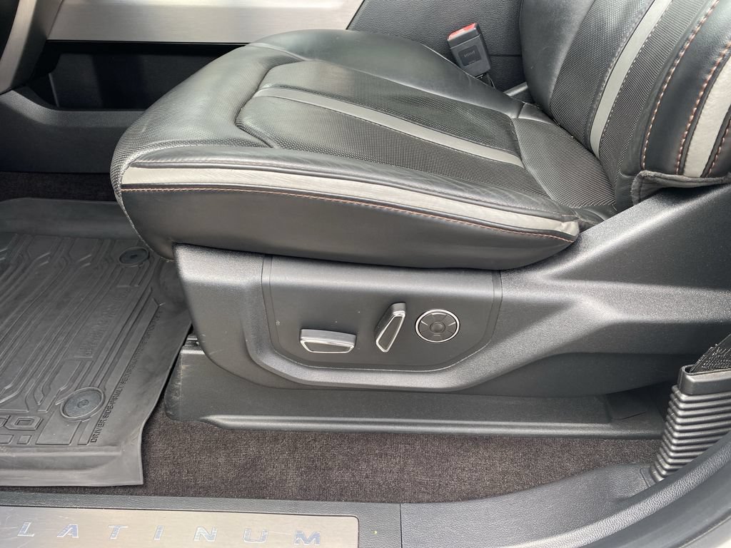 Used 2018 Ford F150 Platinum w/ Equipment Group 701A Luxury AWD/4WD image 12