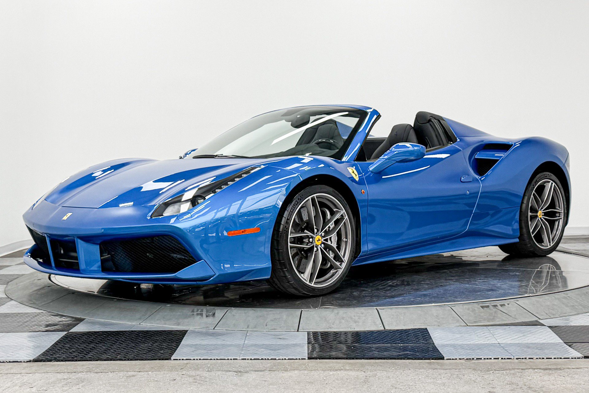 Used 2018 Ferrari 488 Spider RWD image 33