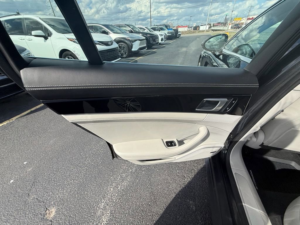 Used 2018 Porsche Panamera 4S image 18