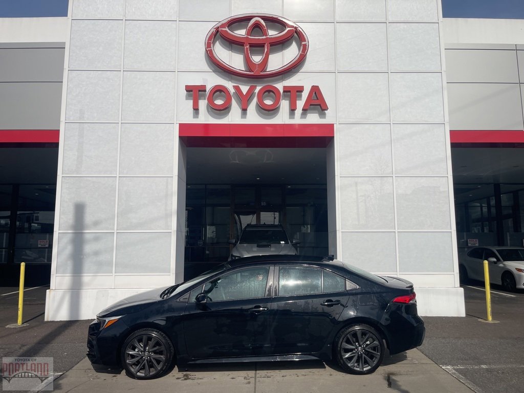 Used 2025 Toyota Corolla SE image 1