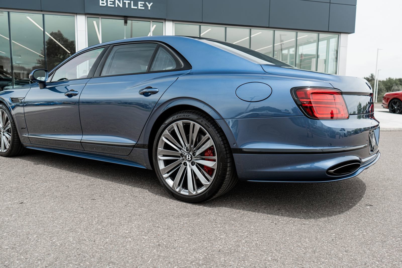 Used 2025 Bentley Flying Spur Plug-In Hybrid AWD/4WD image 9