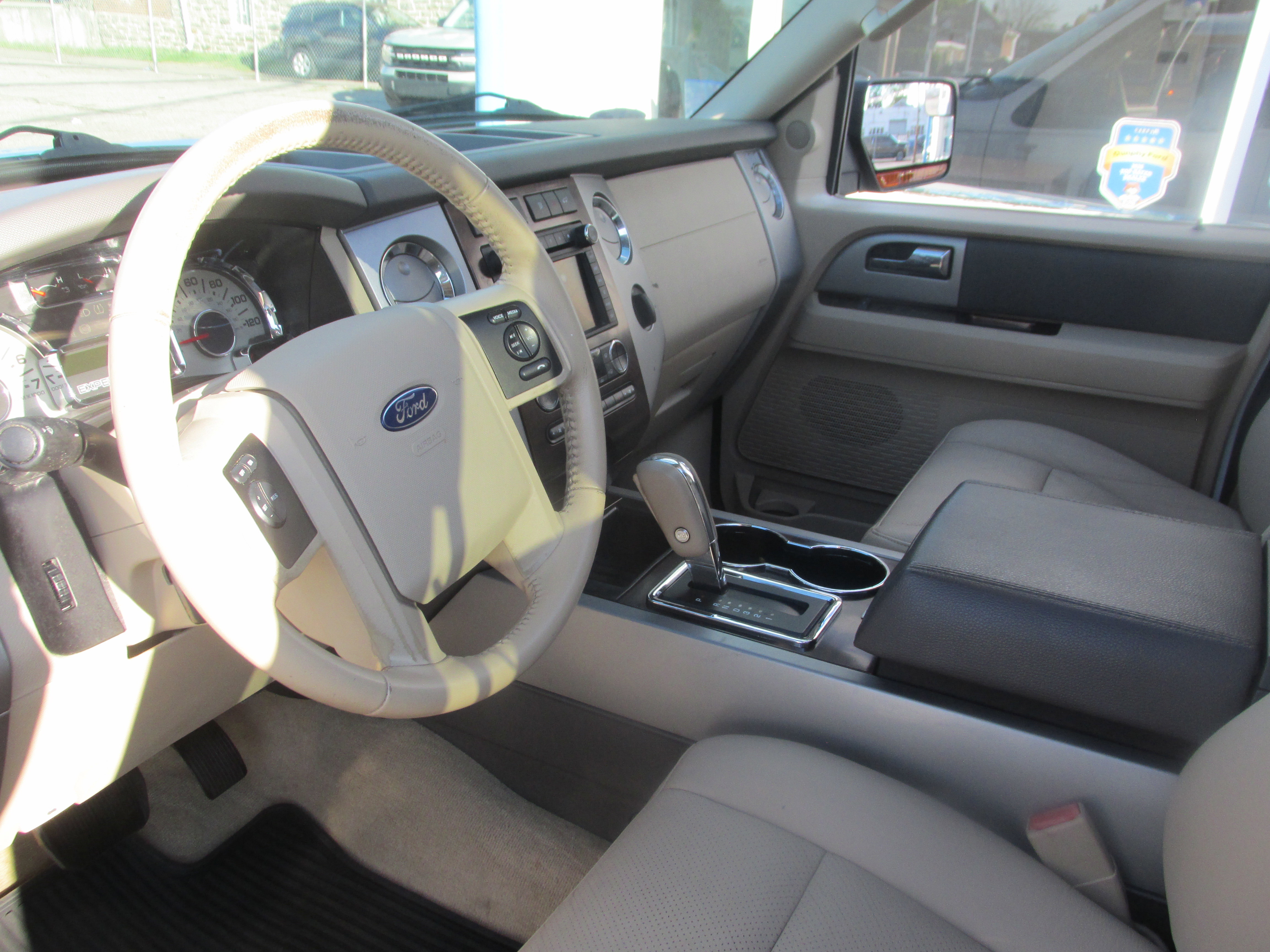 Used 2014 Ford Expedition XLT w/ Equipment Group 202A AWD/4WD image 22