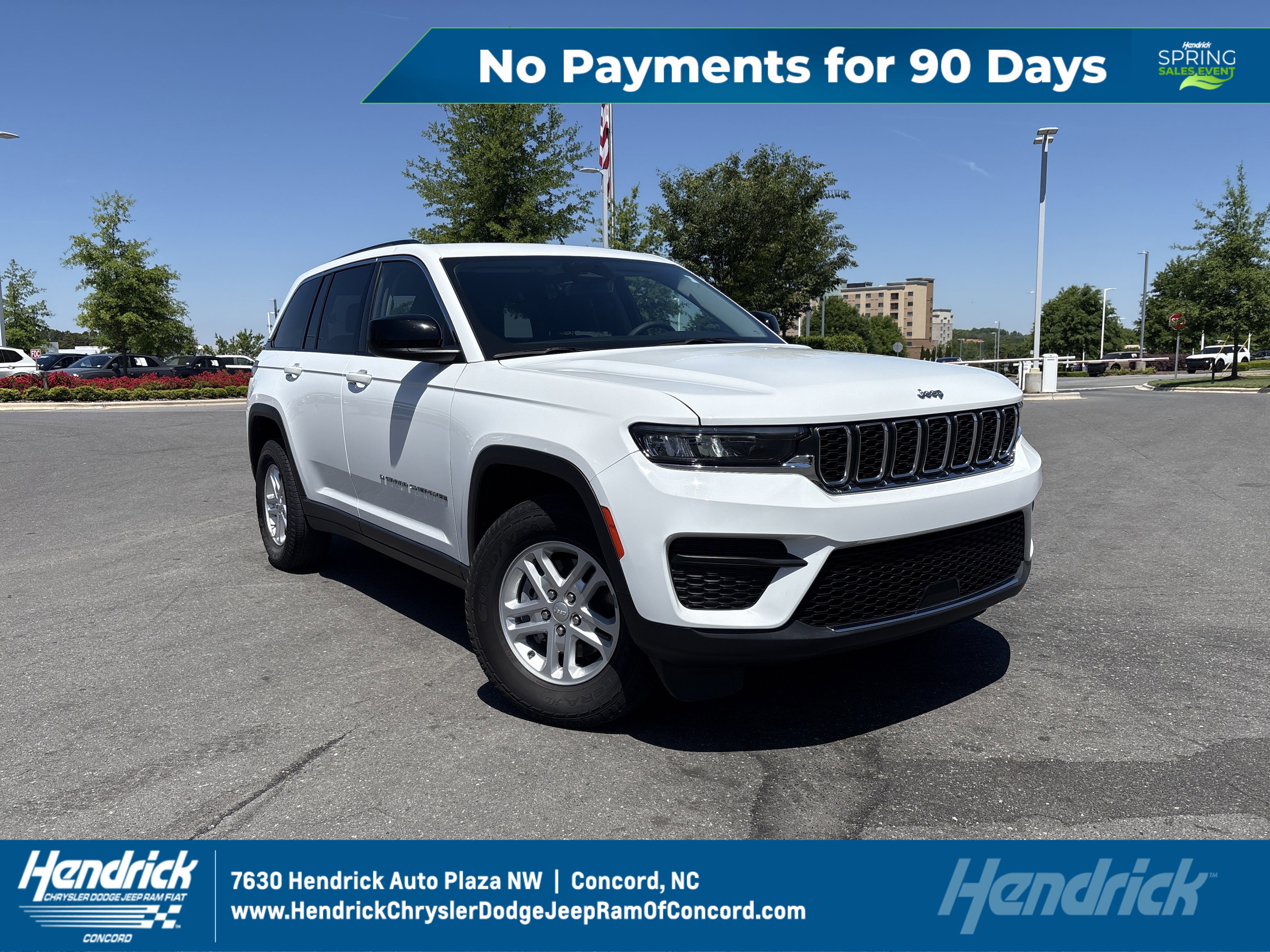 Certified 2023 Jeep Grand Cherokee Laredo RWD image 1