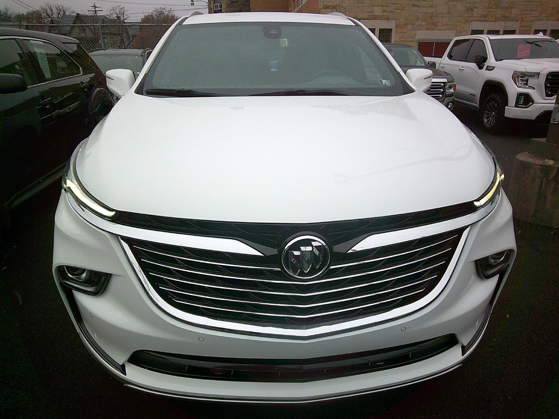 Used 2023 Buick Enclave Essence image 2