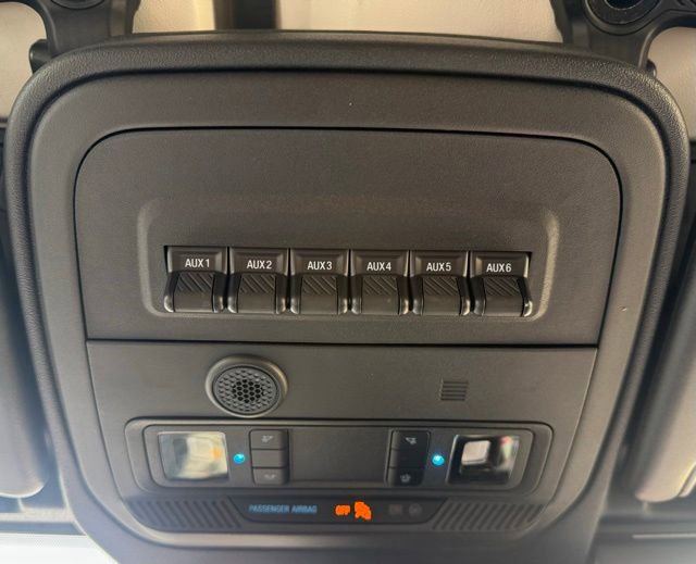 Used 2025 Ford Bronco Badlands image 16