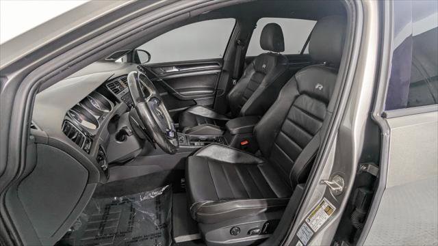 Used 2017 Volkswagen Golf R 4-Door image 14