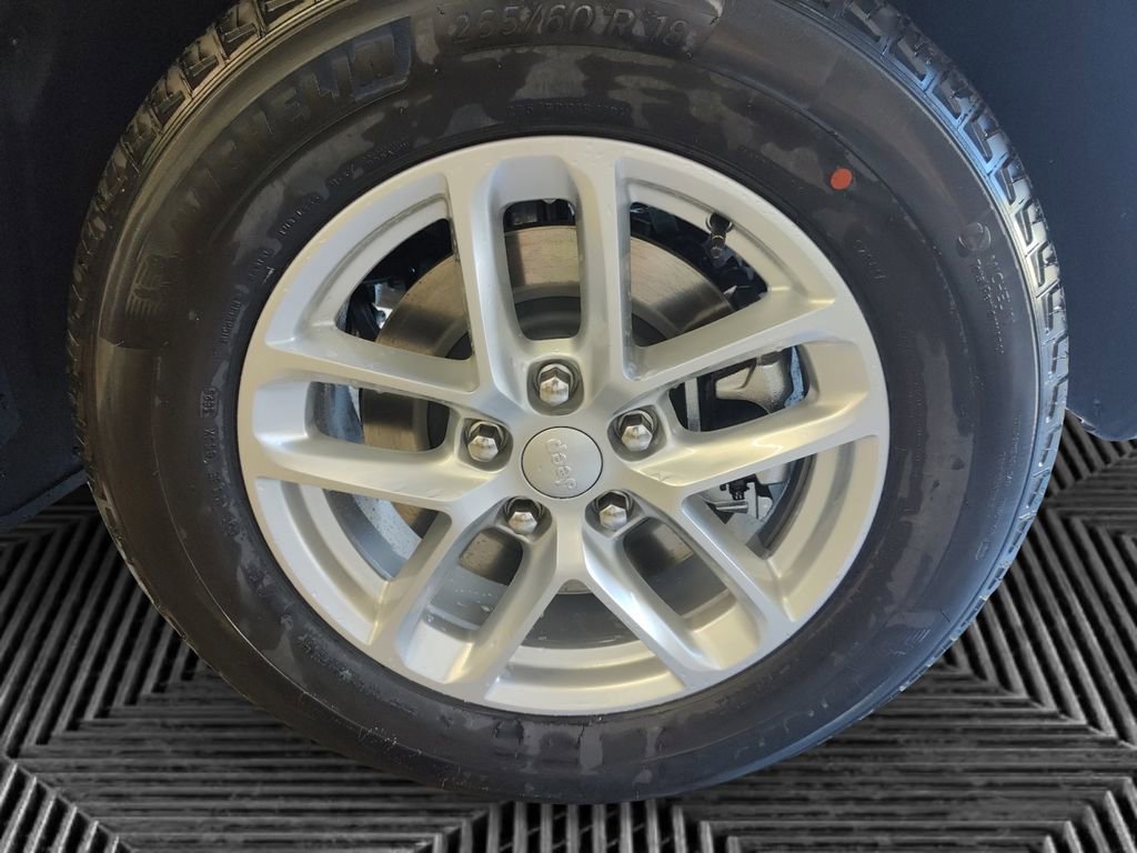 New 2025 Jeep Grand Cherokee L Laredo w/ Luxury Tech Group I image 16